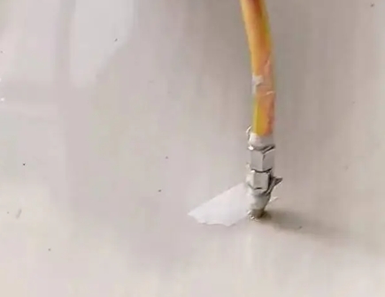 延庆瓷砖空鼓维修公司专业解答在瓷砖铺贴过程中，如果使用的砂料过粗（如全部使用了粗砂），可能会导致以下问题